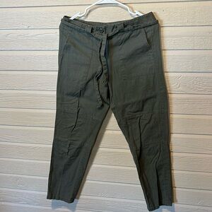 Loft women’s size 0 army green pants.